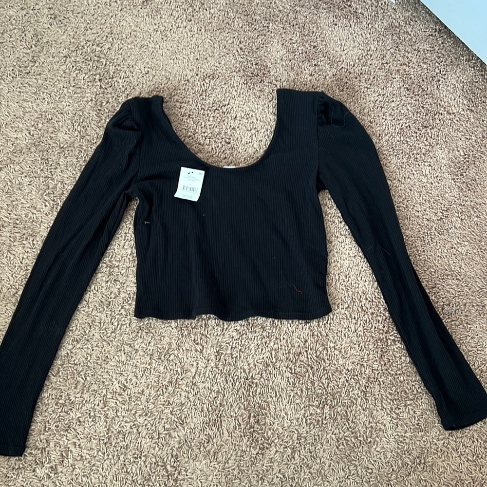 Black long sleeve crop top
